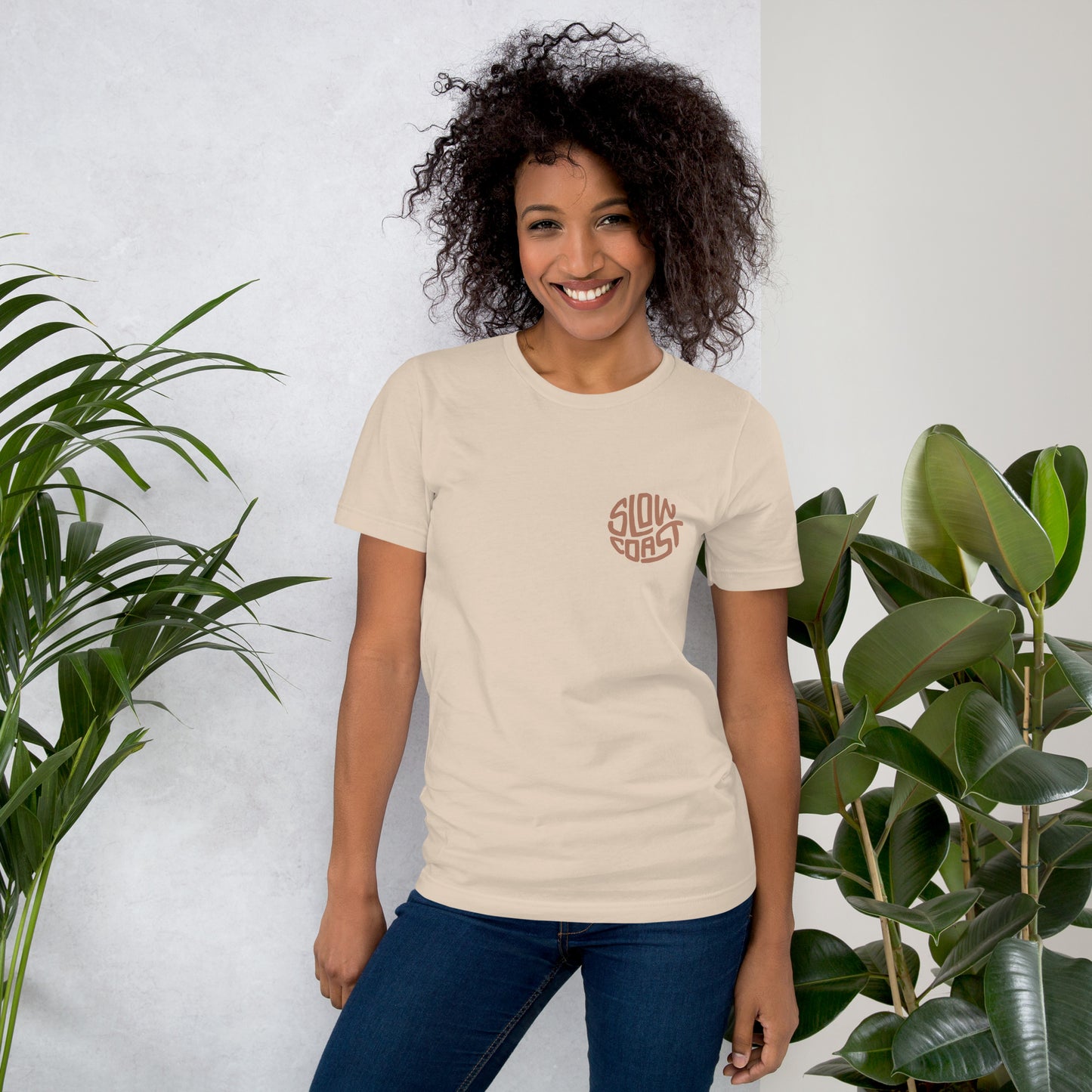 Camiseta com logotipo oficial da Slow Coast